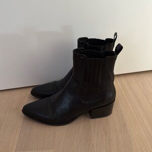 Vagabond Shoemaker black leather Chelsea boot s
